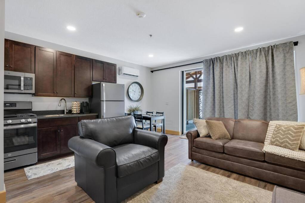 Maple - Main Street In Apartment *
